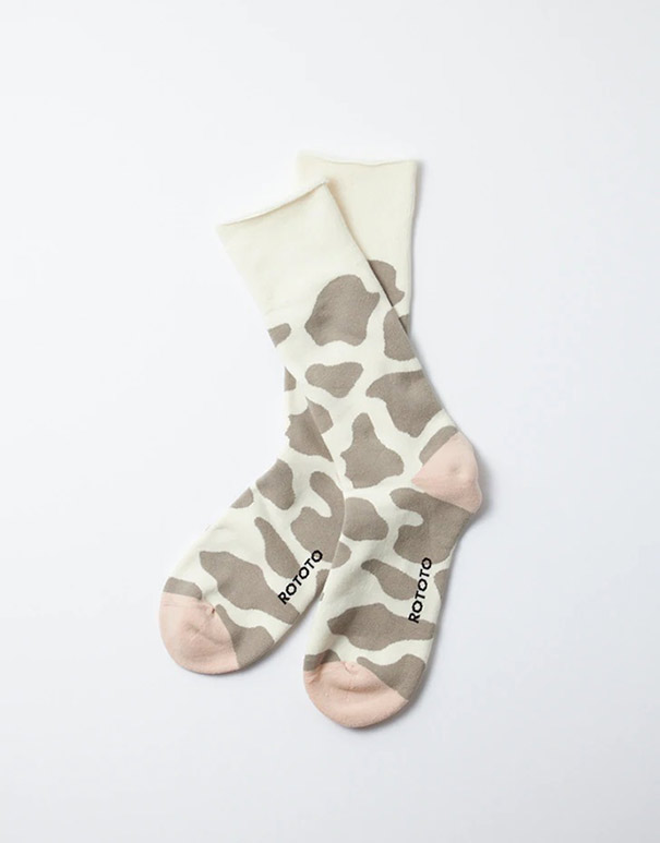 RoToTo – Fine pile cow crew socks grayge / l.pink